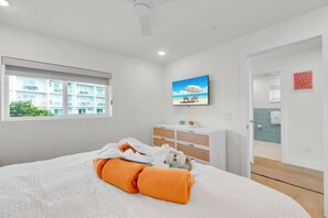 Tabla de planchar con plancha, wifi y ropa de cama 