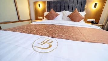 Ropa de cama de alta calidad, minibar y escritorio