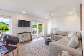 Smart TV, mesa de pingue-pongue