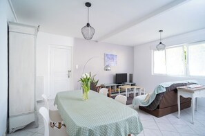 TV - Charming 2-person gite 2 minutes from beach and sea (Châtelaillon-Plage)