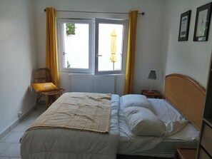 Iron/ironing board, Internet - Charming 2-person gite 2 minutes from beach and sea (Châtelaillon-Plage)