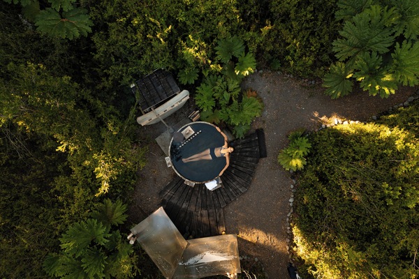 Outdoor spa tub