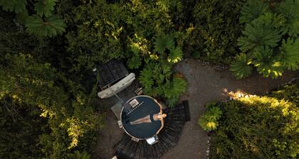 Ciervo: Peaceful Forest Cabana in Ensenada, Wood-Fired Hot Tub