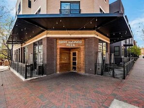 A building with a sign reading "EMMY SQUARED PIZZA". - Germantown Gem! Skyline Views | 6 mins to Broadway (Nashville)