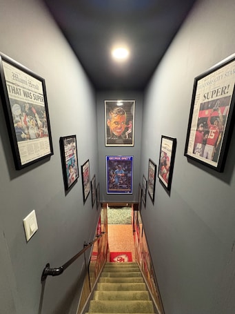 Interior. Sleeps 10, 5 Min to World Cup Stadium, 10 Min to Downtown