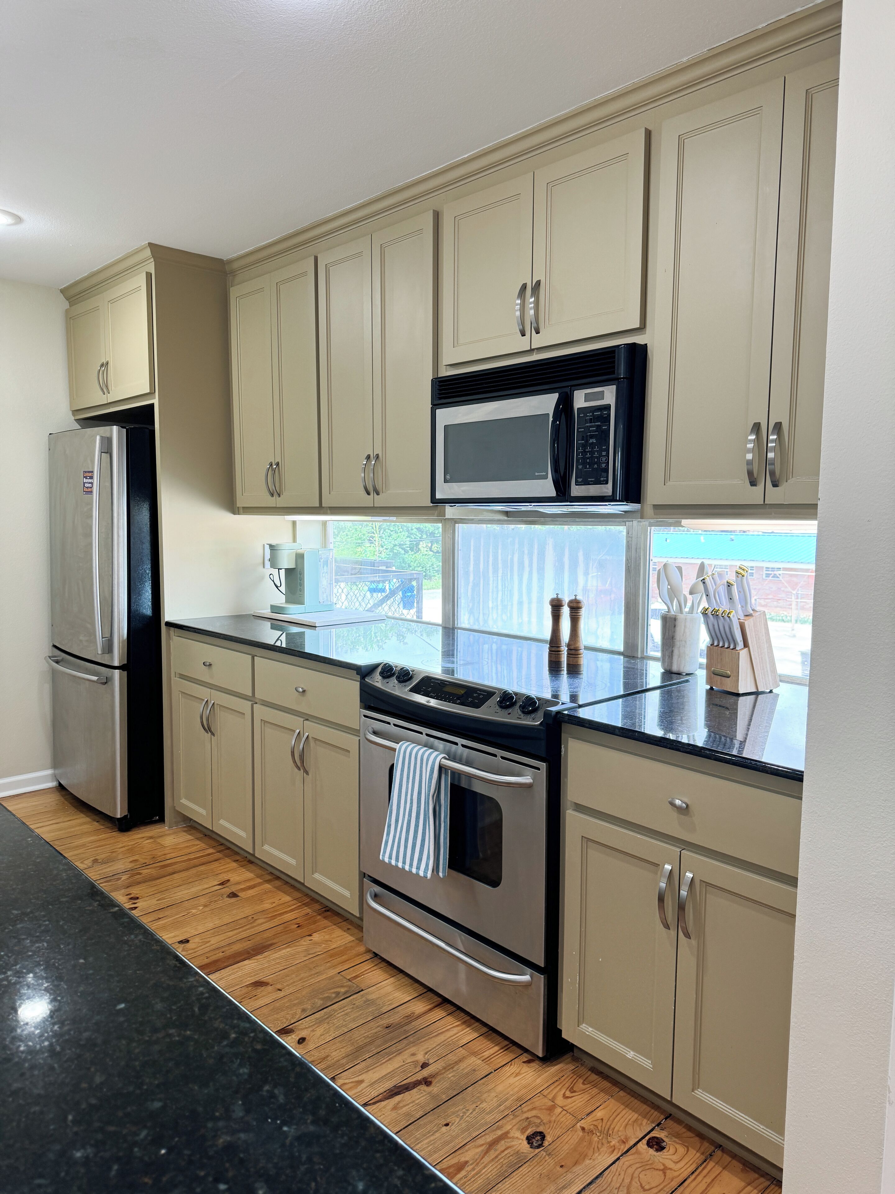 Micro-ondes, four, plaque de cuisson, lave-vaisselle