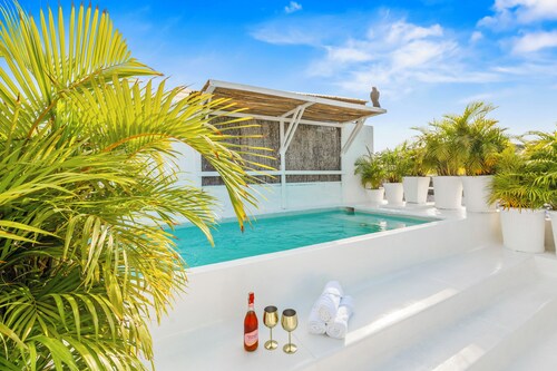 Luxury 4 BR House Inside The Walled City With Maid And Staff
