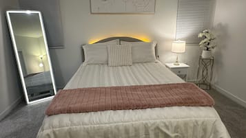 Iron/ironing board, WiFi, bed sheets