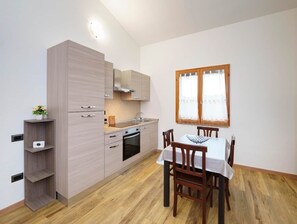 Fridge, microwave, oven, stovetop - Vacation home Sibyl apartment EsperoIT092099B4000S9841 (Villa San Pietro)