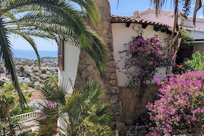 Property grounds - Casa Olmo Grande. Villa on the Costa Blanca with pool and stunning views. (Benissa)