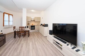 TV - Vacation home Sibyl apartment Sirocco (Villa San Pietro)