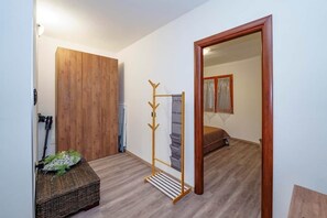 1 bedroom, iron/ironing board, WiFi, bed sheets - Vacation home Sibyl apartment Sirocco (Villa San Pietro)