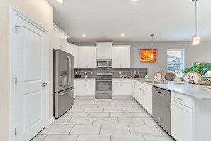 Interior - 9032sd Lux 9Br Villa Close 2 Disney Pool Spa (Davenport)