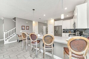 Interior - 9032sd Lux 9Br Villa Close 2 Disney Pool Spa (Davenport)