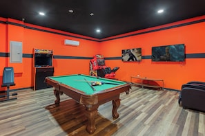 Interior - 331-8-pc-perfectly Furnished With Games and Movie (Kissimmee)