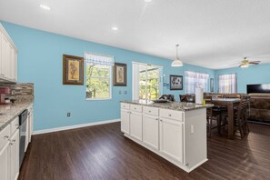 Interior - 325 6Br - Modern two Storie Home With Games (Davenport)