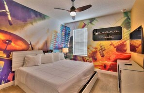 Interior - 4011-ol-music Genres Themed With Bowling Alley (Davenport)