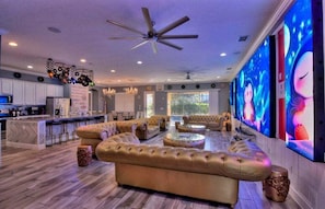 Interior - 4011-ol-music Genres Themed With Bowling Alley (Davenport)