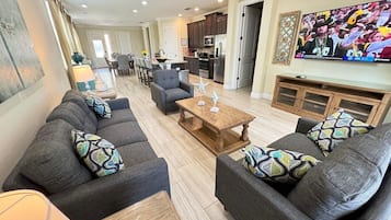 House (6 Bedrooms) | Interior