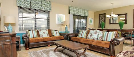 Casa (Multiple Bedrooms) | Vista frontal de la propiedad