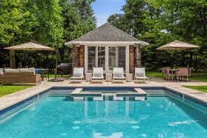 Pool - Cozy 6-bedroom beach house with pool, hot tub & AC in the Hamptons (Quogue)