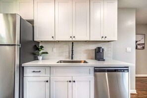 Interior - 1BR in the Heart of Montrose! Free Parking 11-pr828684 (Houston)