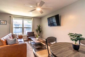 Interior - 1BR in the Heart of Montrose! Free Parking 11-pr828684 (Houston)
