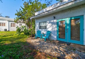 Interior - 1 Bedroom Spanish Bungalow Guest House (Holly Hill)