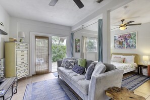 House (1 Bedroom) | Interior - 1 Bedroom Spanish Bungalow Guest House (Holly Hill)