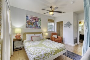 House (1 Bedroom) | Interior - 1 Bedroom Spanish Bungalow Guest House (Holly Hill)