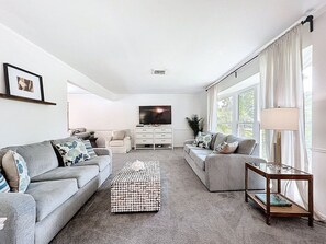 Interior - Seminole Pool House - Mins to the Beach (Seminole)