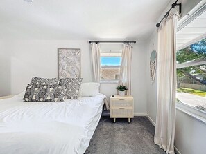 Interior - Seminole Pool House - Mins to the Beach (Seminole)