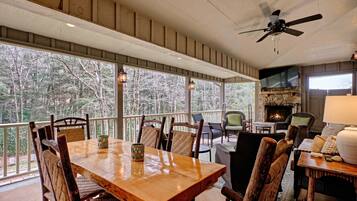 House (6 Bedrooms) | Interior