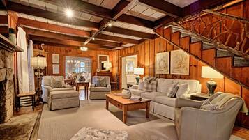 House (6 Bedrooms) | Interior
