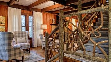 House (6 Bedrooms) | Interior