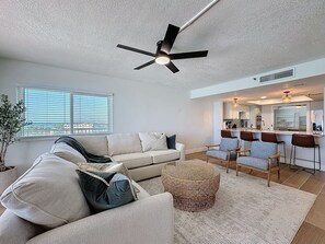 Interior - 20002 Gulf Blvd, Penthouse 5 (Indian Shores)