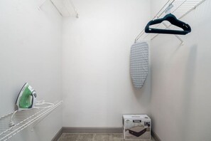 Interior - Affordable 1-bedroom Apartment Keystone (Indianapolis)