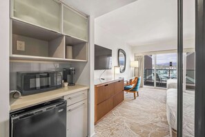 Interior - Studio Ocean View & Balcony 1118 (Honolulu)