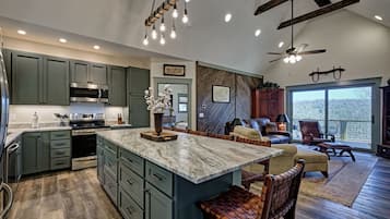 House (2 Bedrooms) | Interior