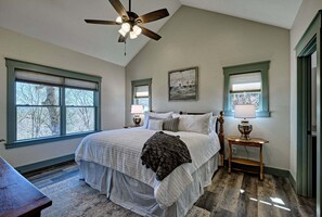 Interior - The Owlery, Walk to Town (Highlands)