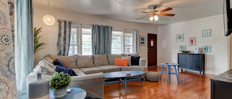 House (4 Bedrooms) | Front of property