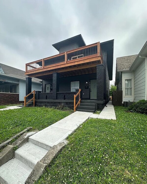 Interior - Modern Comfort Downtown Indy Stylish 3BR Getaway (Indianapolis)