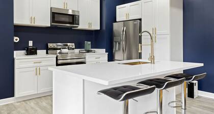 Modern Comfort Downtown Indy Stylish 3BR Getaway