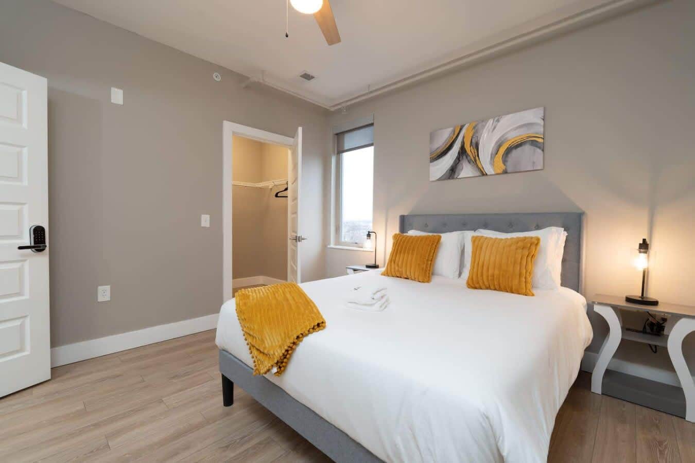 1 多间卧室、办公桌、笔记本电脑工作区、熨斗/熨衣板