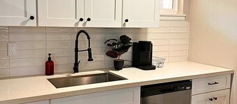 Modern 2 Bed Near Rice University