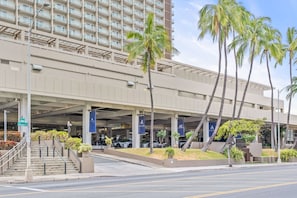 Interior - Top Floor Studio With Balcony & Views 3528 (Honolulu)