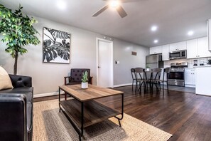 Interior - Spacious Apt Home 6 Min From Medical Center! (Houston)