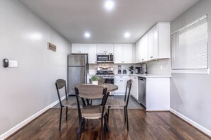 Interior - Spacious Apt Home 6 Min From Medical Center! (Houston)