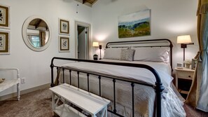 Interior - Mountain Laurel Tree House (Highlands)