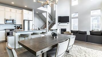 House (4 Bedrooms) | Interior